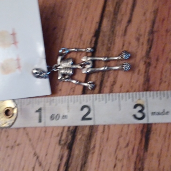 Mini puppet like skeleton stud drop earrings in silver tone - Picture 10 of 10